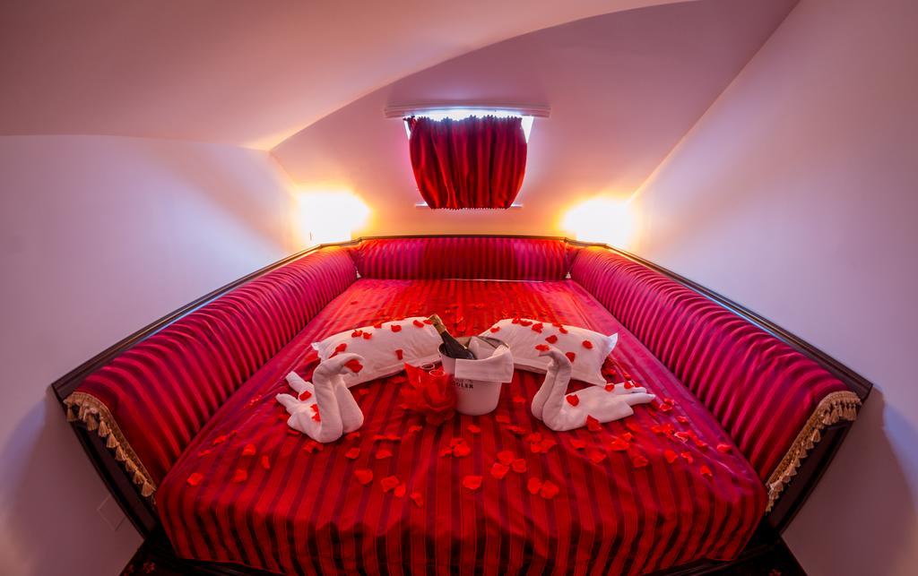 Отель Emire Boutique Зэрнешти Экстерьер фото